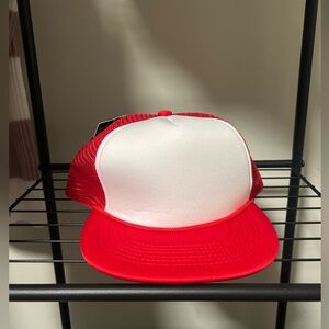Plain red hat, flat brim, rope foam, trucker hat